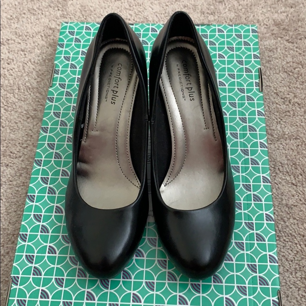 Comfy black heels size 8
